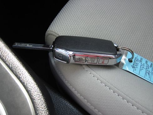 Used 2023 Kia Forte LXS image 18