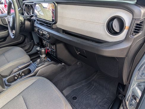 Used 2025 Jeep Wrangler Willys image 16