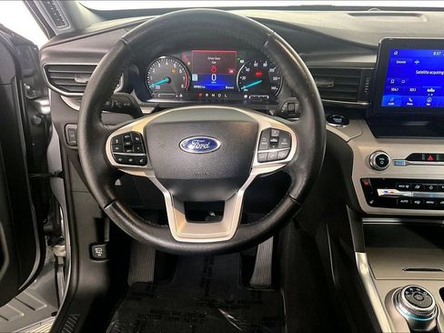 Used 2023 Ford Explorer XLT w/ Equipment Group 202A image 5