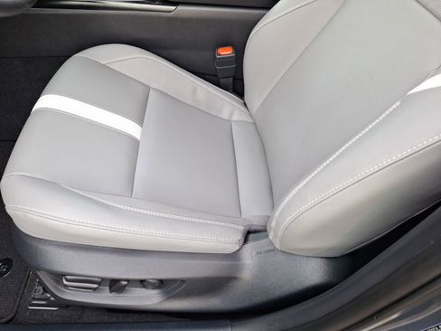 Used 2025 Toyota Camry SE image 16