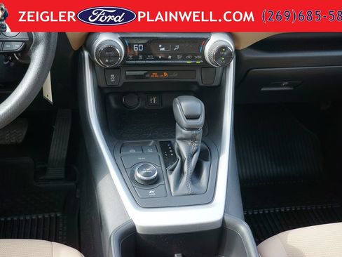 Used 2023 Toyota RAV4 LE AWD/4WD image 15