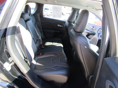 Used 2023 Jeep Cherokee Altitude Lux image 13