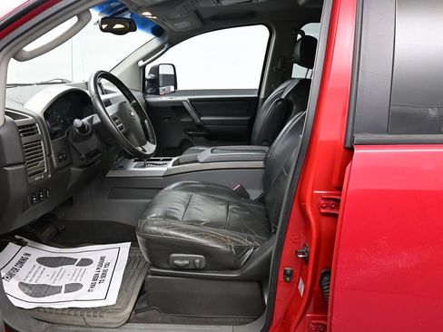 Used 2005 Nissan Titan LE w/ (U01) Nissan Navigation Pkg image 14