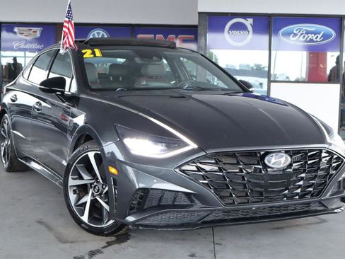 Used 2021 Hyundai Sonata SEL Plus w/ Tech Package FWD image 2