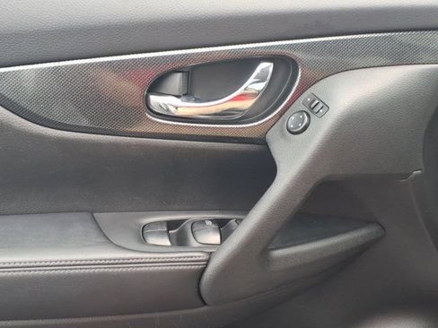 Used 2016 Nissan Rogue SL w/ SL Premium Package FWD image 22