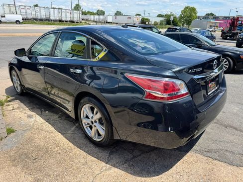Used 2015 Nissan Altima 2.5 SV w/ Convenience Package FWD image 5
