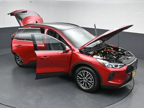 Certified 2025 Ford Escape SE w/ PHEV Premium Package FWD image 50