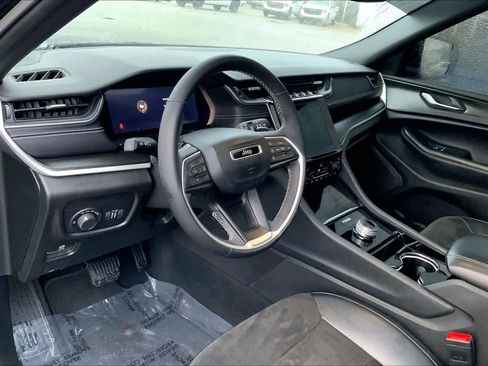 Used 2023 Jeep Grand Cherokee L Laredo image 17