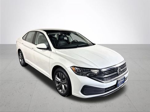 Used 2023 Volkswagen Jetta SE FWD image 4