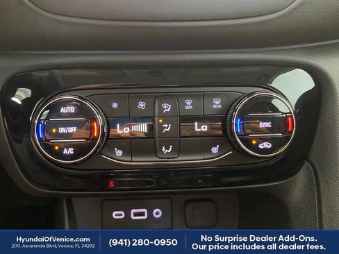 Used 2022 Buick Encore GX Essence w/ Experience Buick Package FWD image 17