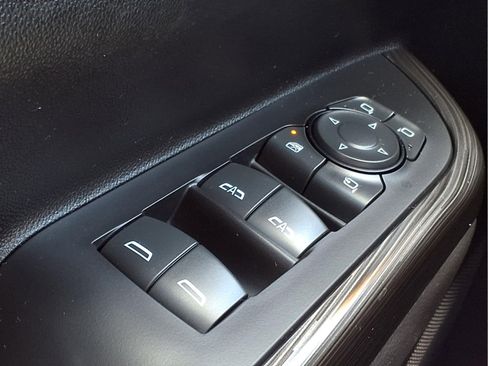 Used 2023 GMC Acadia SLT w/ Technology Package AWD/4WD image 29