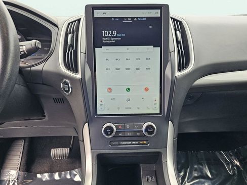 Used 2023 Ford Edge SEL image 25