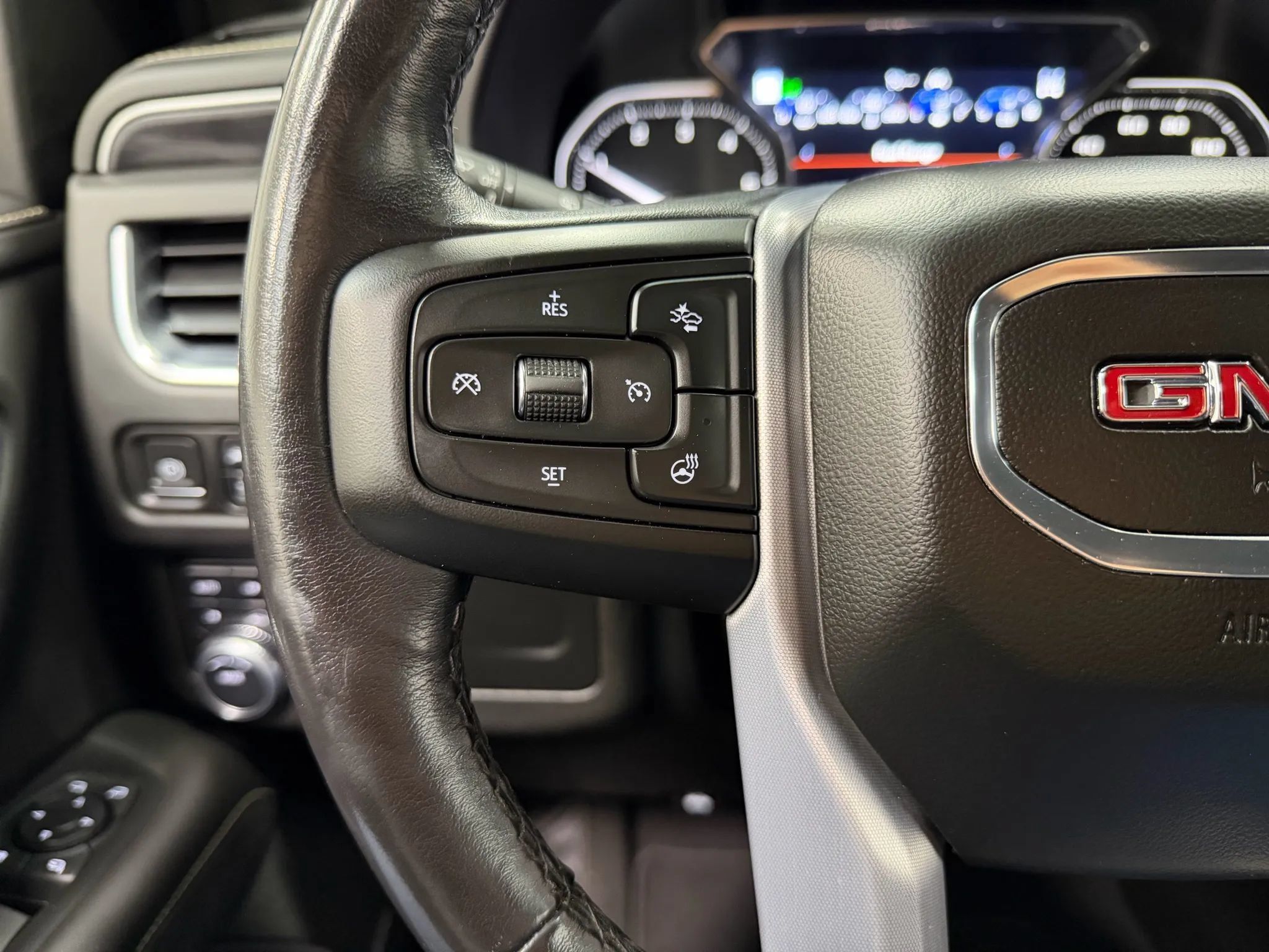 Used 2021 GMC Yukon SLT w/ Rear Media and Nav Package AWD/4WD image 37