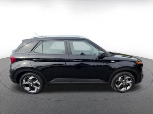 Used 2025 Hyundai Venue SEL image 16