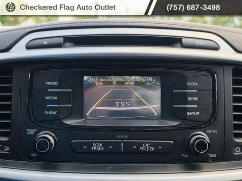 Used 2017 Kia Sorento FWD image 14