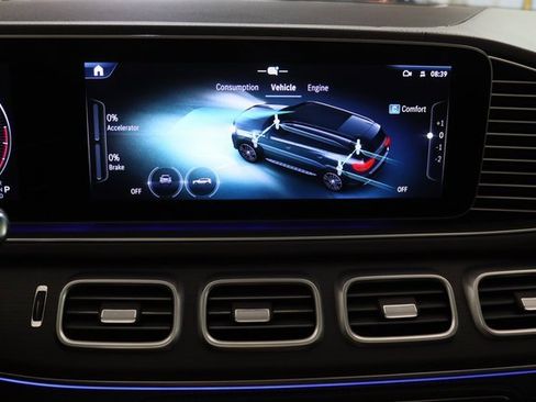 Used 2024 Mercedes-Benz GLS 580 4MATIC image 9