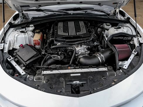 Used 2018 Chevrolet Camaro ZL1 RWD image 31