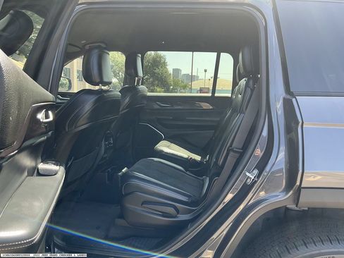 Used 2022 Jeep Grand Cherokee L Laredo RWD image 9