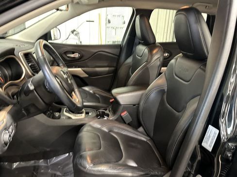 Used 2018 Jeep Cherokee Limited image 21