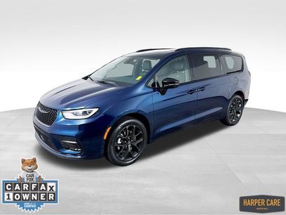 Used 2025 Chrysler Pacifica Limited