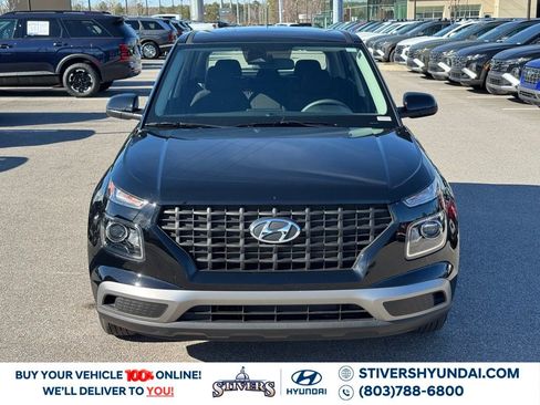 Certified 2025 Hyundai Venue SE image 6