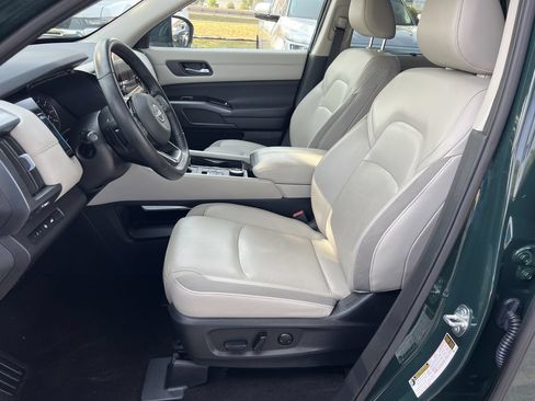 Used 2023 Nissan Pathfinder SL AWD/4WD image 8