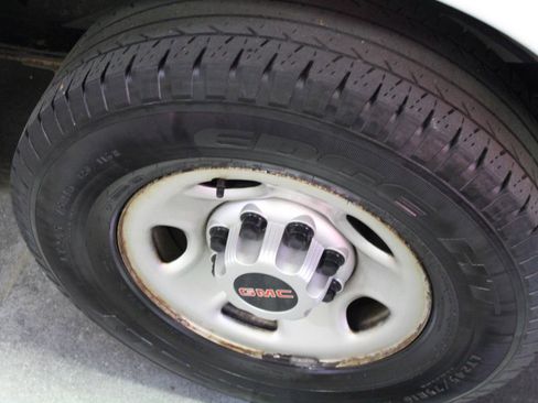 Used 2020 GMC Savana 2500 w/ Enhanced Convenience Package image 28