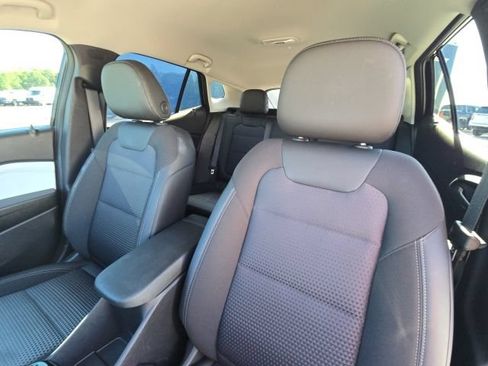 Used 2025 Chevrolet Trax LT FWD image 21