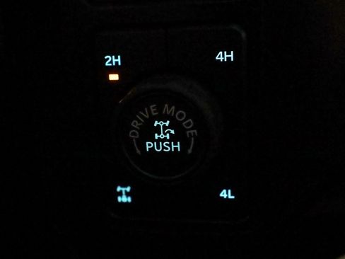 Used 2025 Ford F250 Platinum w/ Tremor Off-Road Package image 38