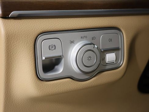 Used 2024 Mercedes-Benz GLE 350 4MATIC image 25