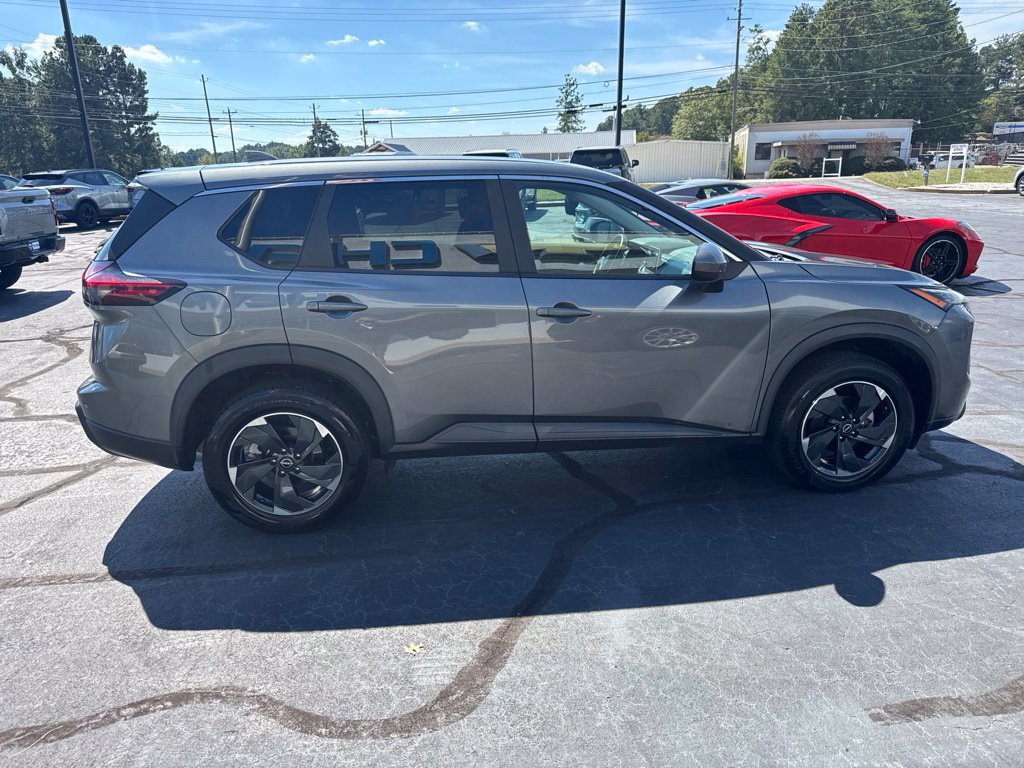 Used 2024 Nissan Rogue SV AWD/4WD image 13