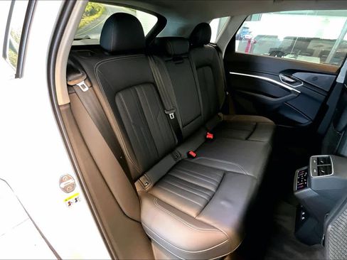 Certified 2024 Audi Q8 e-tron Premium Plus w/ Premium Plus Package image 19