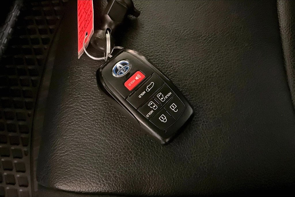 Used 2025 Toyota Sienna XSE AWD/4WD image 11