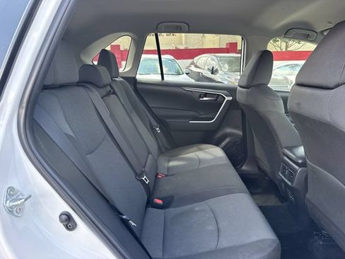 Used 2025 Toyota RAV4 XLE FWD image 31