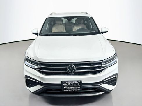 Used 2024 Volkswagen Tiguan SE AWD/4WD image 2