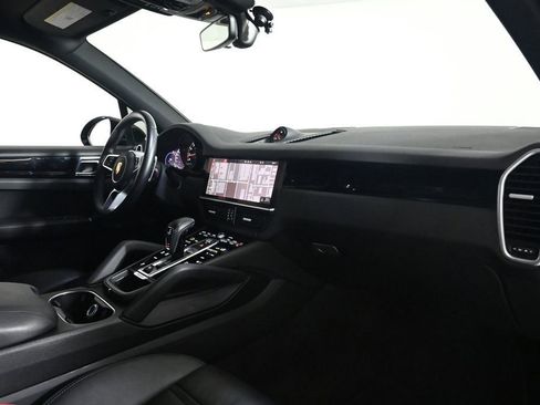 Used 2021 Porsche Cayenne AWD/4WD image 17