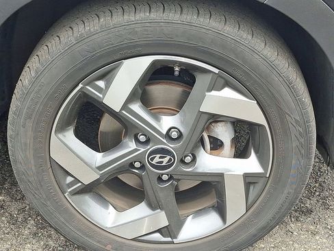 Used 2023 Hyundai Venue SEL w/ Cargo Package FWD image 9