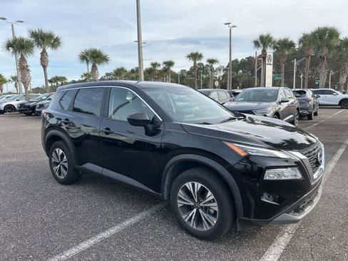 Used 2023 Nissan Rogue SV image 2