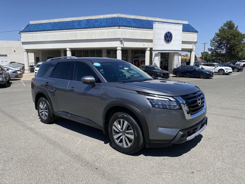 Used 2025 Nissan Pathfinder SL w/ Cargo Package AWD/4WD image 42
