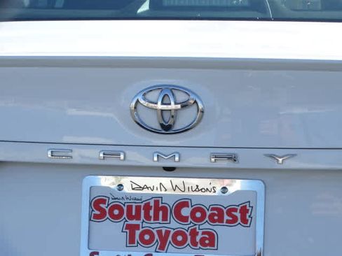 Certified 2022 Toyota Camry SE image 9