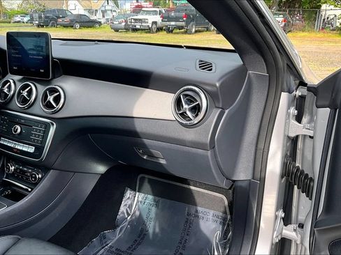 Used 2017 Mercedes-Benz CLA 250 4MATIC image 19