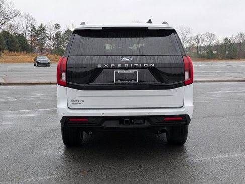Certified 2025 Ford Expedition Active image 5
