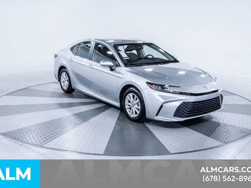 Used 2025 Toyota Camry LE image 14