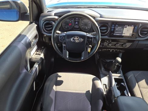 Used 2018 Toyota Tacoma TRD Off-Road w/ Technology Package AWD/4WD image 26