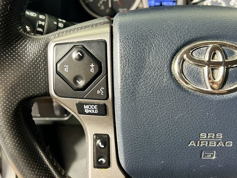Used 2017 Toyota Tacoma SR5 w/ Tow Package RWD image 18