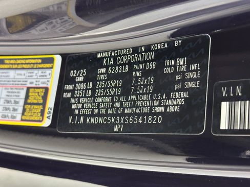 Used 2025 Kia Carnival EX image 51