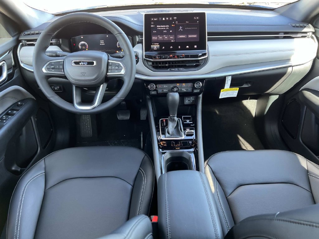 Used 2026 Jeep Compass Limited AWD/4WD image 13