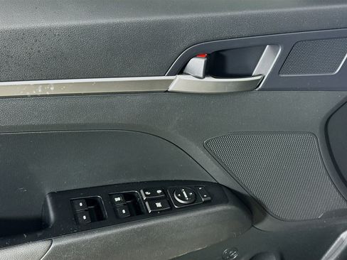 Used 2020 Hyundai Elantra SE w/ Cargo Package (C1) image 23