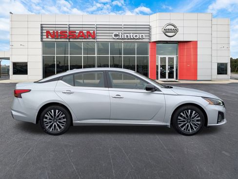 New 2025 Nissan Altima 2.5 SV image 2