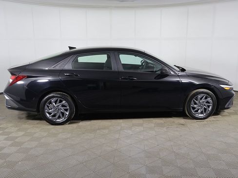 Used 2024 Hyundai Elantra SEL FWD image 13